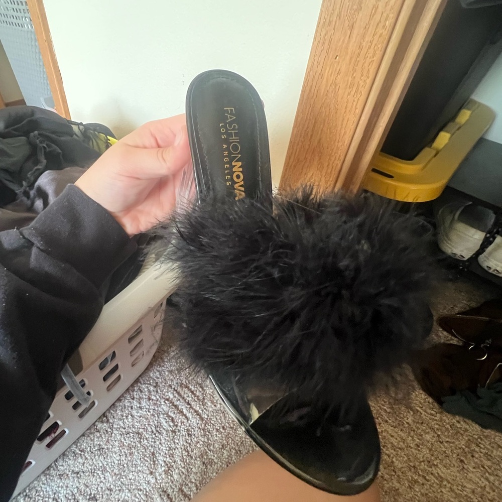 Fashion Nova Black/clear heels w fur